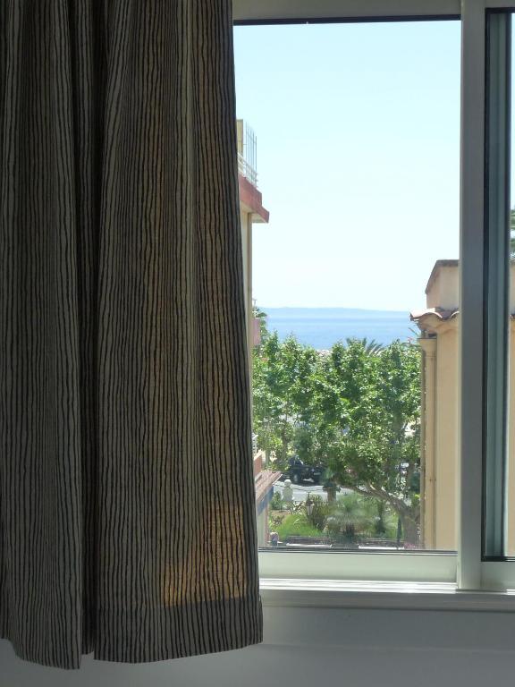 Hotel L'Oustaou Le Lavandou Room photo