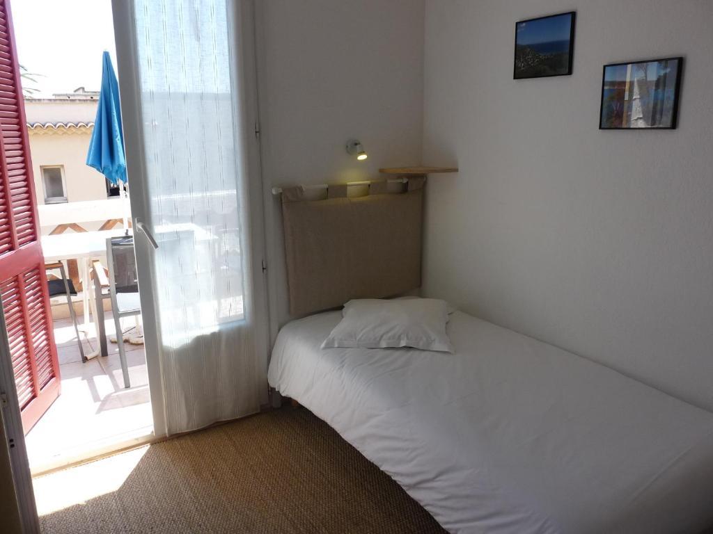 Hotel L'Oustaou Le Lavandou Room photo